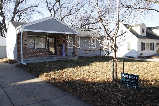 Building Photo - Fully updated 5 bedroom, 2 bathroom house