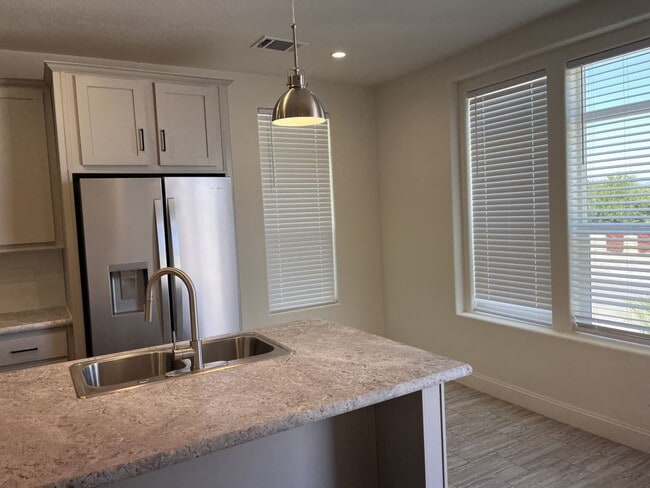 Building Photo - 2501 W Wickenburg Way