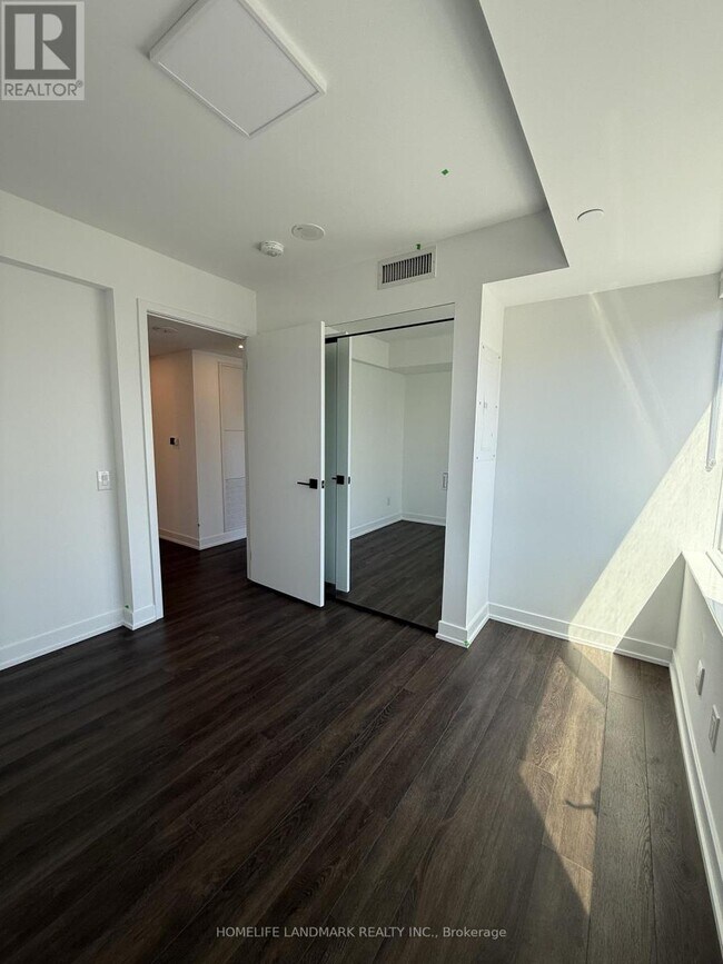 Building Photo - 609 Sherbourne St
