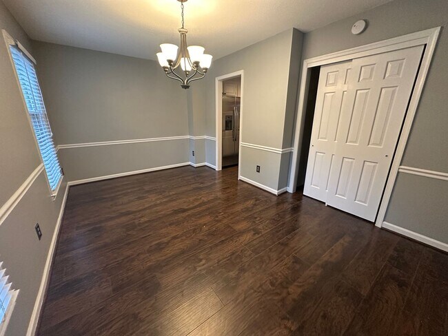 Building Photo - 3939 Valley Ct