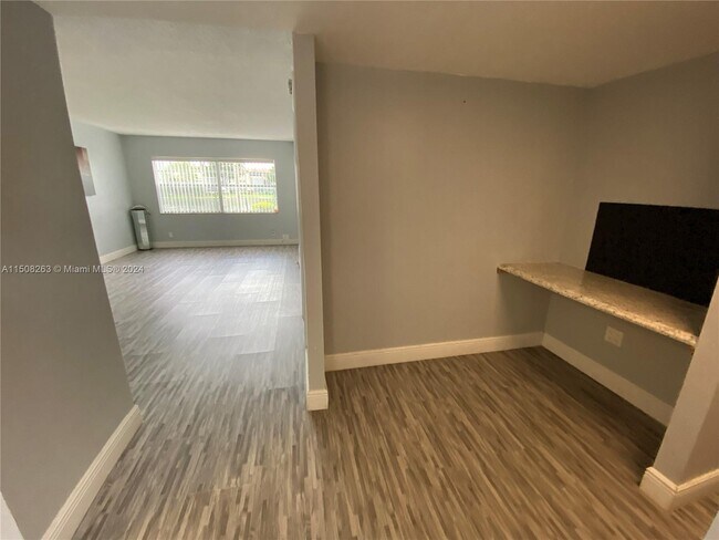 Foto del edificio - 5102 NW 36th St