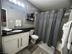 Building Photo - 950 Seven Hills Dr