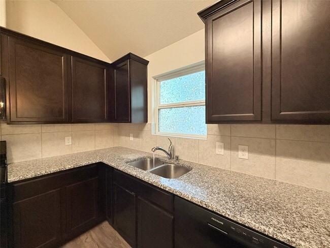 Foto del edificio - 15515 Islandview Ln