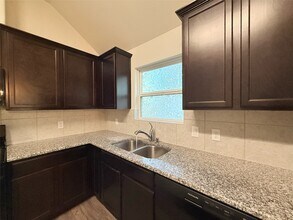 Building Photo - 15515 Islandview Ln