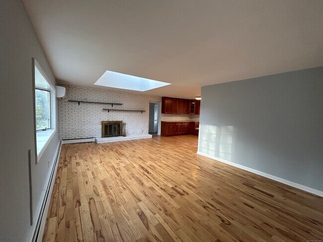 Foto del edificio - 185 Branchville Rd