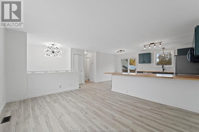 Building Photo - 143 Bellcreft Dr