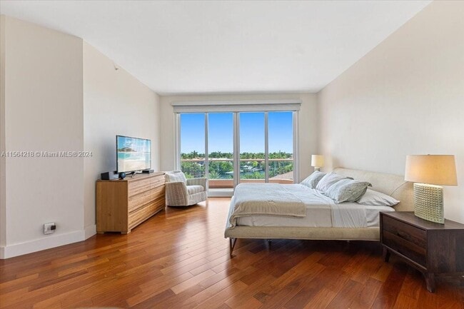 Foto del edificio - 10 Edgewater Dr