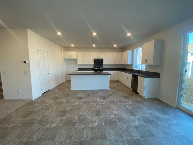 Building Photo - Like New Menifee 4 Bedroom Home