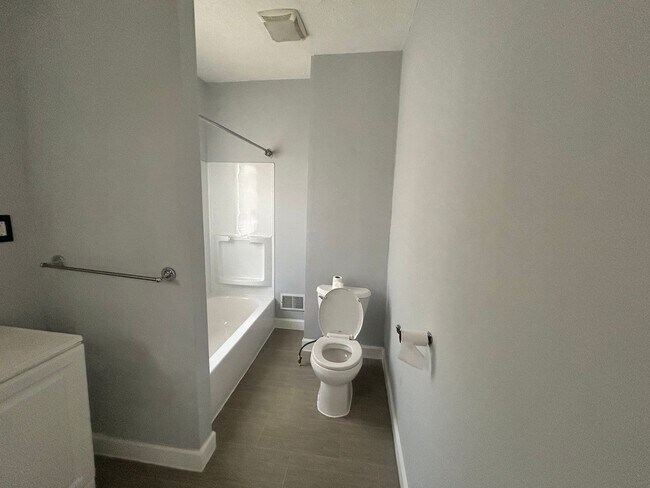 Foto del edificio - 10302 Manor Ave