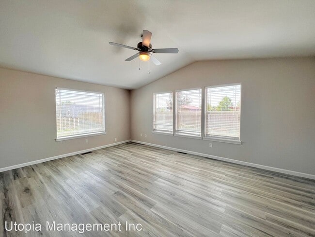 Building Photo - 3 br, 2 bath House - 743 NW Quince Avenue