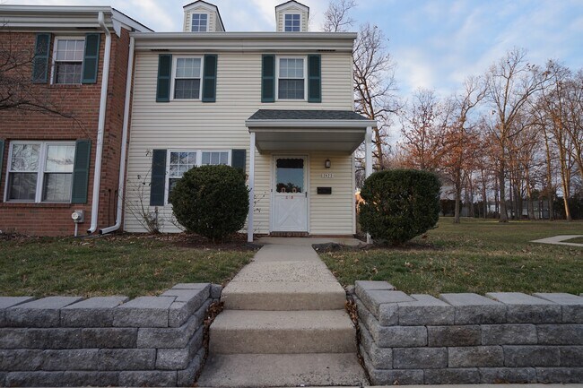 Building Photo - 2423 Hillock Court