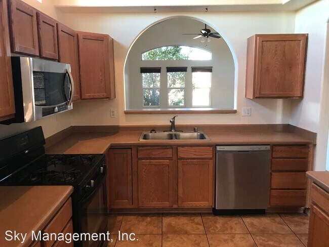 Building Photo - 3 br, 2.5 bath House - 3312 Red Rock Ct NE