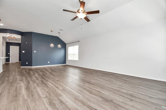 Building Photo - 24315 Huntcliff Dr