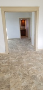 Habitaciones abiertas con mucho espacio. - 629 Park Ave