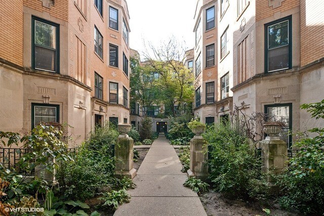 Primary Photo - 1221 W Granville Ave