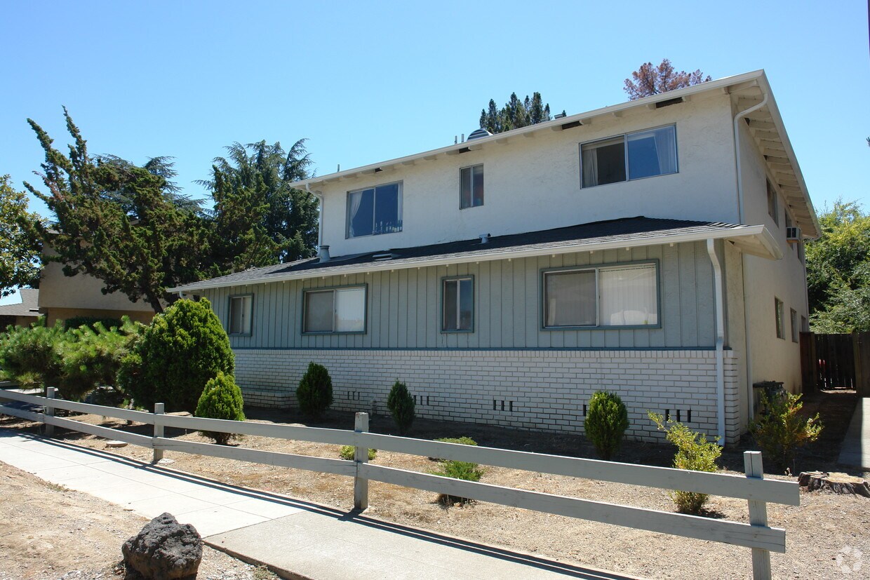 Building Photo - 1670 De Marietta Ave