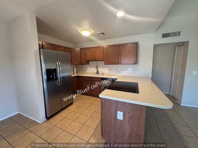 Building Photo - 5051 N Sabino Canyon Rd