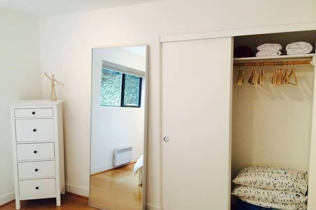 Foto del edificio - 2404 Thorndyke Pl W