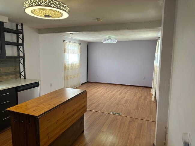 Building Photo - 2 Bedrooms 1 bath home for RENT