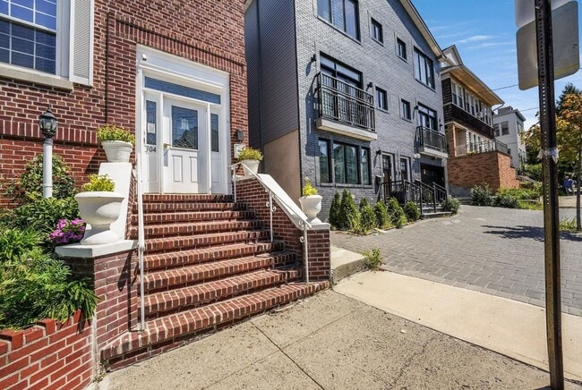 Foto del edificio - 304 Fulton Ave