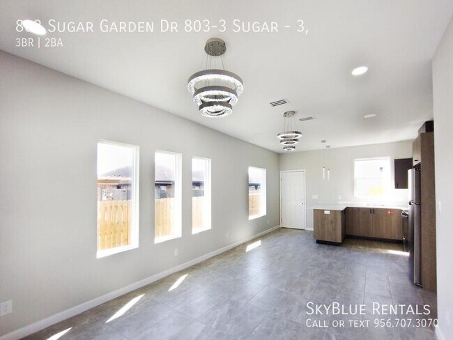 Foto del edificio - 803 Sugar Gdn Dr
