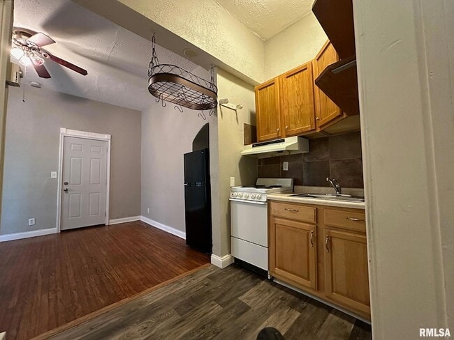 Foto del edificio - 333 S Douglas Ave