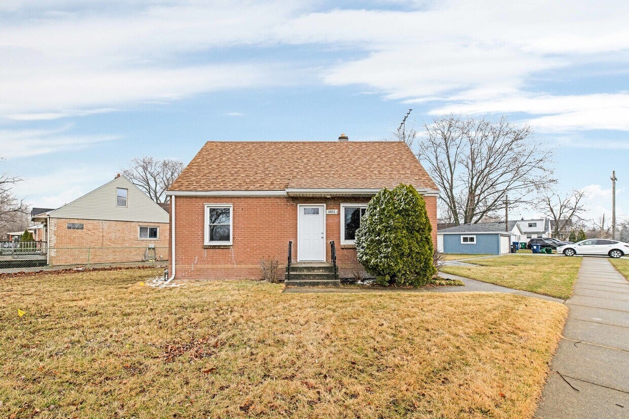 Primary Photo - 6831 79th Ave