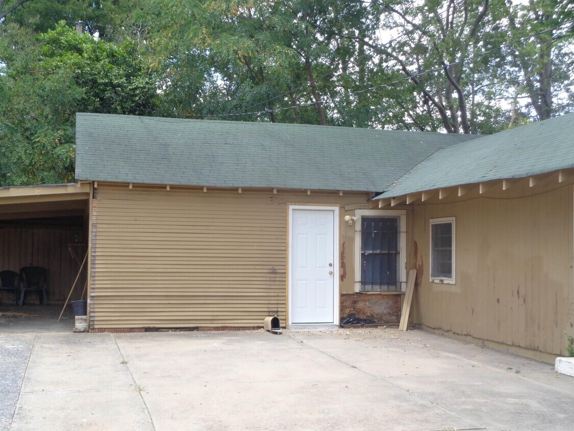 Foto principal - 2822 Broadway St