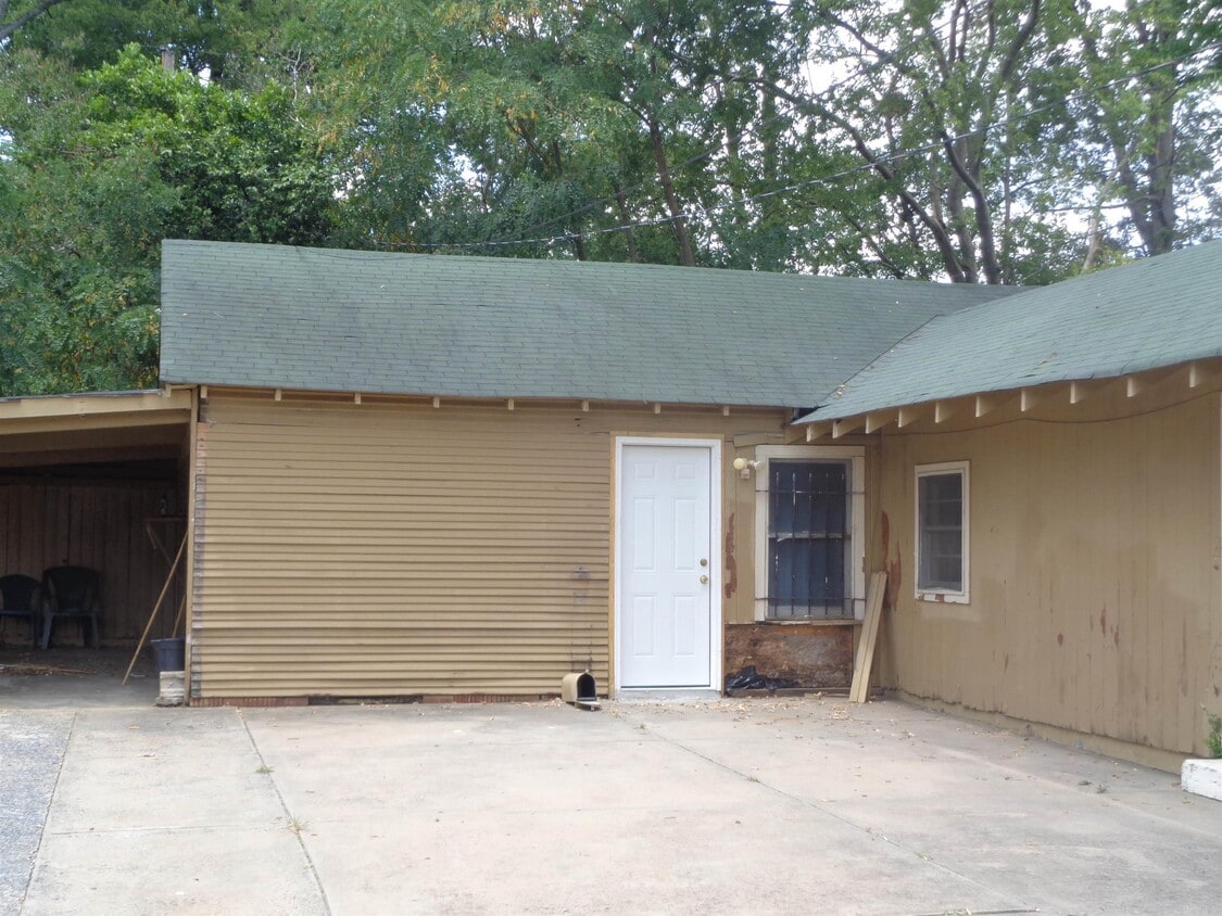 Primary Photo - 2822 Broadway St