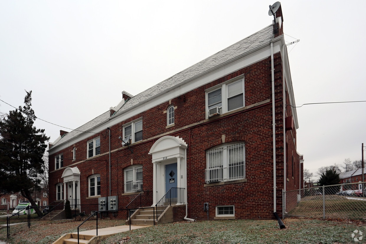 Primary Photo - 4005 8th St NE