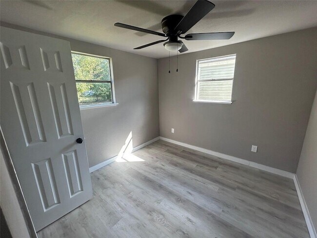 Foto del edificio - 5734 Grant Ave