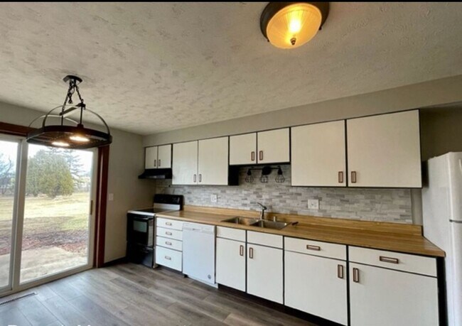 Foto del edificio - 1352 W Hiawatha Dr