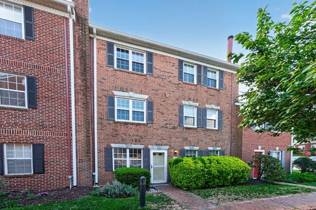 Photo - 1625 S Barton St Townhome