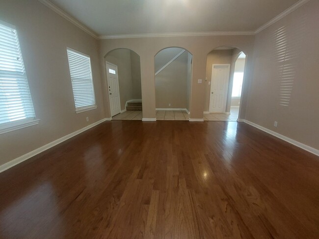 Building Photo - Rare 5 bedroom near lake in gated communit...