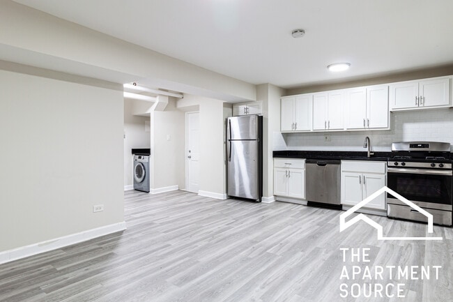 Photo - 732 W Roscoe St Apartment