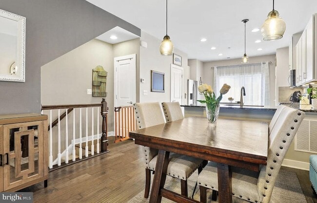 Building Photo - 147 Decoverly Dr