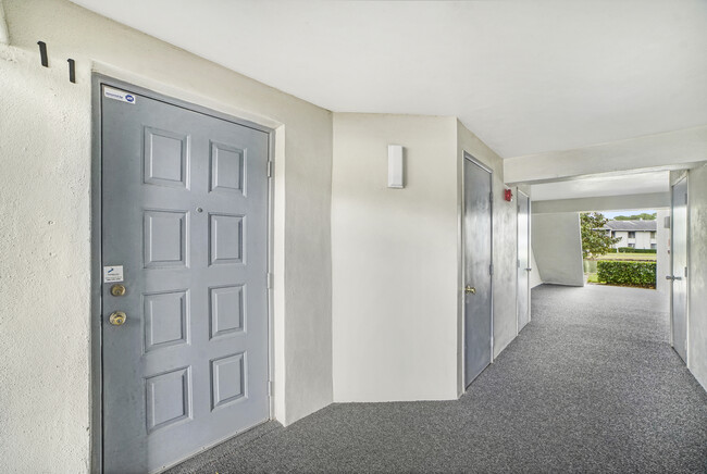 Building Photo - 1011 S Pine Ridge Cir