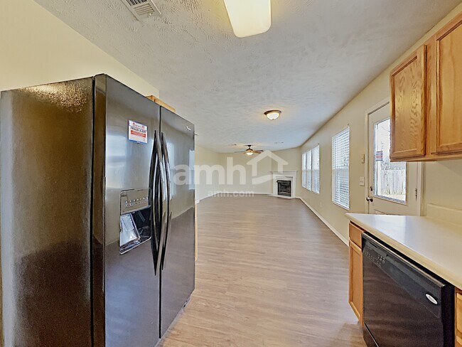 Foto del edificio - 1140 Seven Oaks Blvd