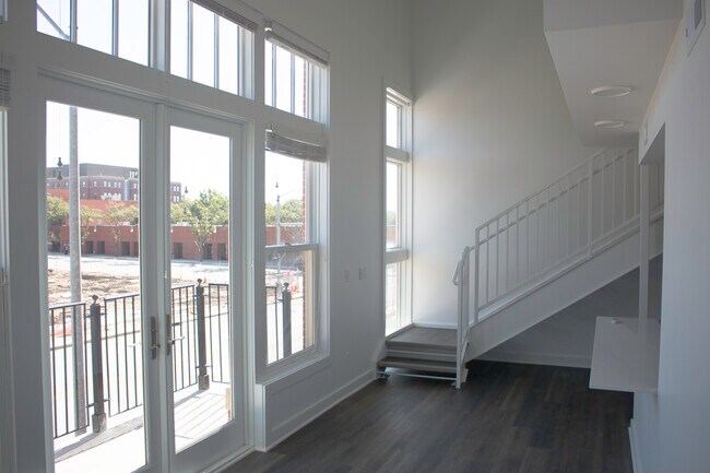 Foto del edificio - 318 E 6th St