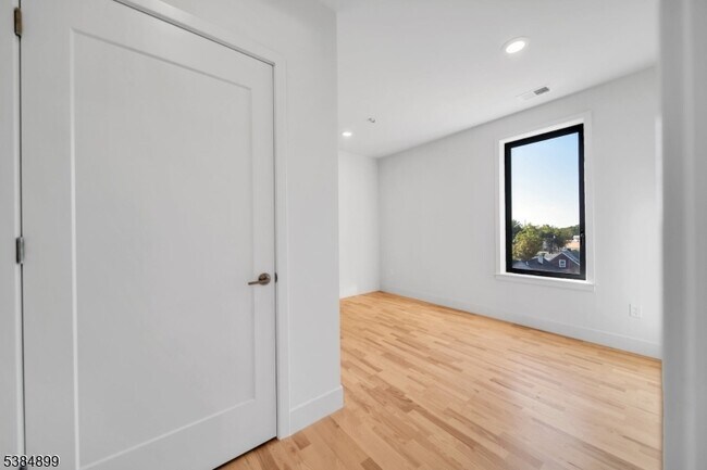 Foto del edificio - 1037 Amboy Ave