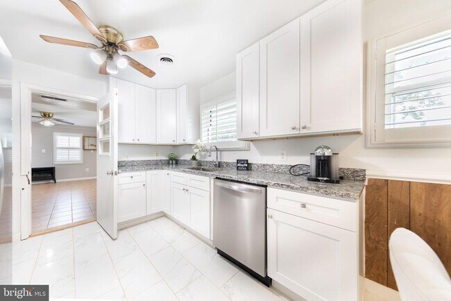 Building Photo - 7452 Amberview Ln
