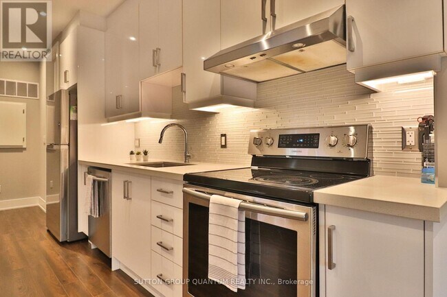 Photo du bâtiment - 35 Cloverdale Rd