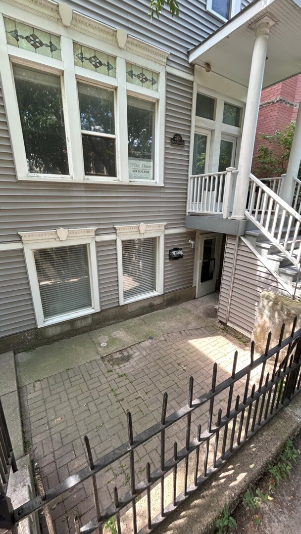 Foto del edificio - 2436 N Marshfield Ave