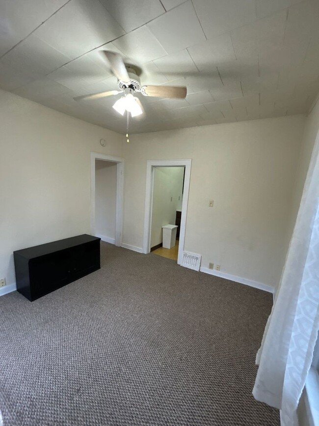 Building Photo - 100 Sylvia St