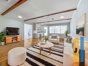 Building Photo - 9206 Sharpview Dr