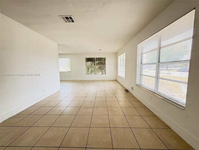 Foto del edificio - 3460 NW 5th St