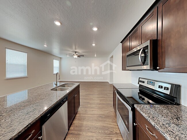 Foto del edificio - 834 North Henry Lane