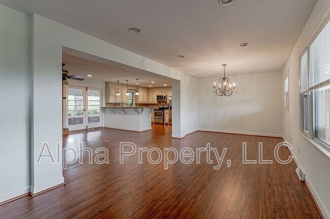 Foto del edificio - 109 Roberts Cir
