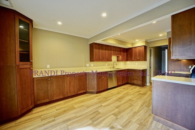 Foto del edificio - Corner Unit Townhome with A/C!