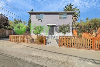 Building Photo - 2714 San Fernando Way